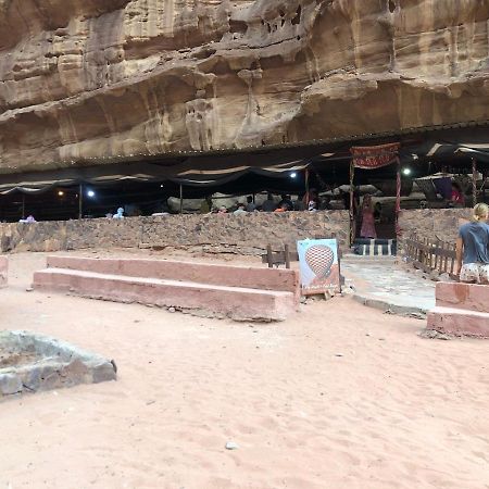 Flowers Rum Camp Wadi Rum Bagian luar foto