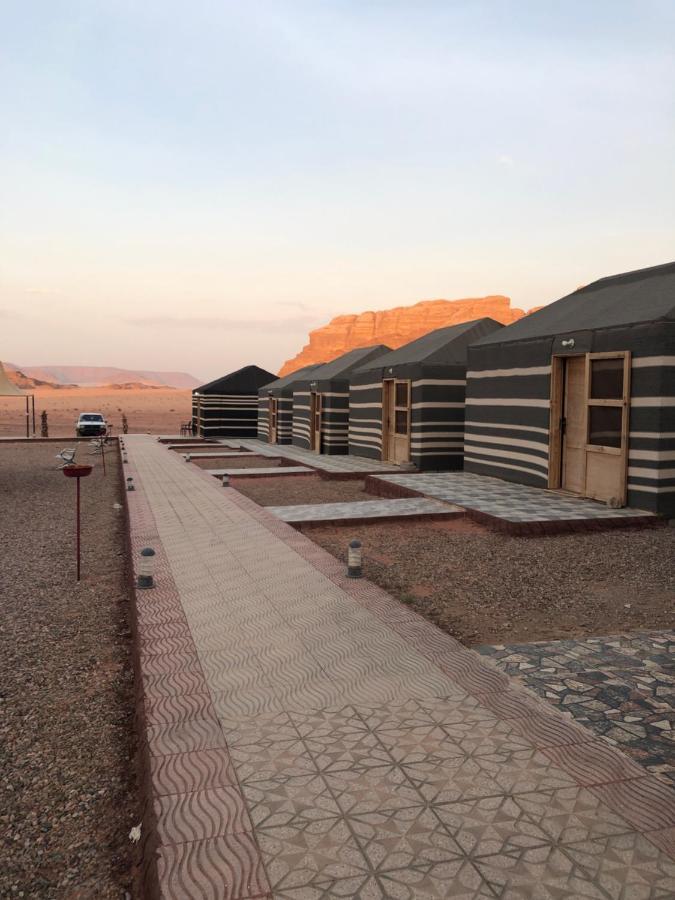 Flowers Rum Camp Wadi Rum Bagian luar foto