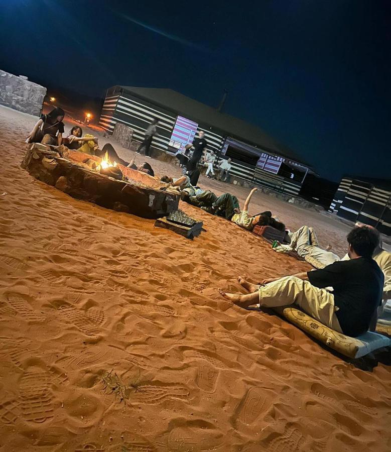 Flowers Rum Camp Wadi Rum Bagian luar foto